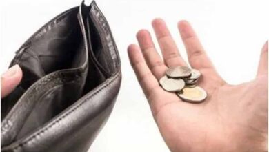 राशि के अनुसार पर्स में रखें ये खास चीजें, कभी खाली नहीं होगा बटुआ
