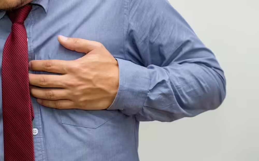 सुबह का ये वक्त बढ़ा देता है हार्ट अटैक का खतरा, जानें 6 बड़ी वजहें