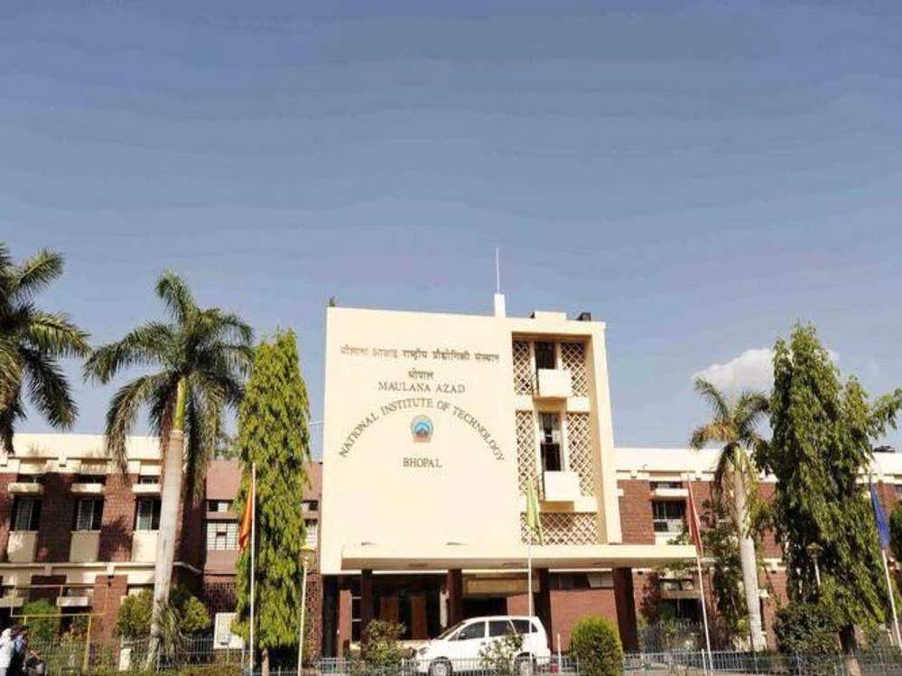 एमएएनआईटी ने किया अनोखा प्रयोग, पुराने पेट्रोल वाहनों को इलेक्ट्रिक वाहन में बदलने का तरीका खोजा एमएएनआईटी ने किया अनोखा प्रयोग, पुराने पेट्रोल वाहनों को इलेक्ट्रिक वाहन में बदलने का तरीका खोजा