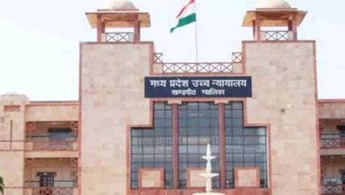 हाईकोर्ट का बड़ा फैसला: एक ही परिवार में दो हथियार काफी, तीसरे लाइसेंस से इनकार हाईकोर्ट का बड़ा फैसला: एक ही परिवार में दो हथियार काफी, तीसरे लाइसेंस से इनकार