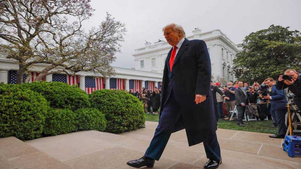 ट्रंप की टैरिफ नीति का उल्टा असर! अमेरिका में घटीं नौकरियां, बढ़ी लोगों की परेशानी