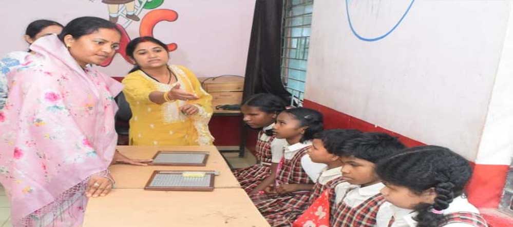 रायपुर : मंत्री श्रीमती राजवाड़े ने दिव्यांग बच्चों से की आत्मीय मुलाकात