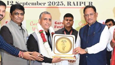 रायपुर : मनोरंजन के साथ ही कार्टून समाज को जागरूक करने वाली कला भी – मुख्यमंत्री साय रायपुर : मनोरंजन के साथ ही कार्टून समाज को जागरूक करने वाली कला भी – मुख्यमंत्री साय