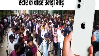 iPhone 17 के लिए दीवानगी! मुंबई में भिड़े फैन्स, दिल्ली में रातभर लगी लंबी लाइन