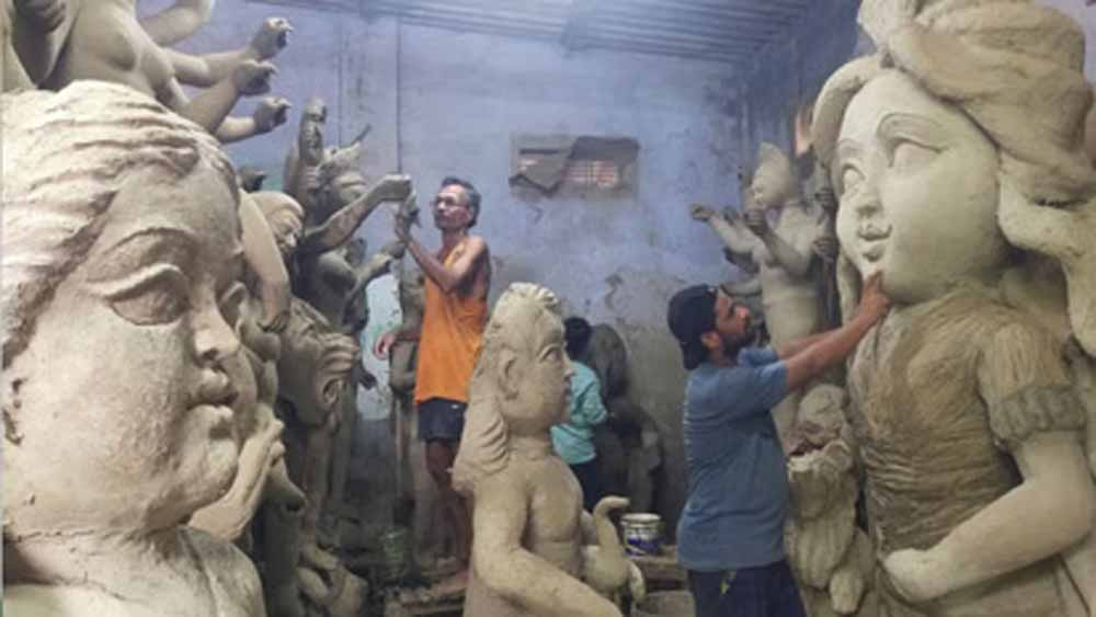 काशी से ओडिशा और लखनऊ तक जाएँगी दुर्गा प्रतिमाएं, 64 देवी-देवताओं की मूर्तियां होंगी रवाना