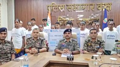 20 नक्सलियों का आत्मसमर्पण: 9 महिलाएं भी शामिल, 33 लाख का इनाम छोड़ लौटे मुख्यधारा में 20 नक्सलियों का आत्मसमर्पण: 9 महिलाएं भी शामिल, 33 लाख का इनाम छोड़ लौटे मुख्यधारा में