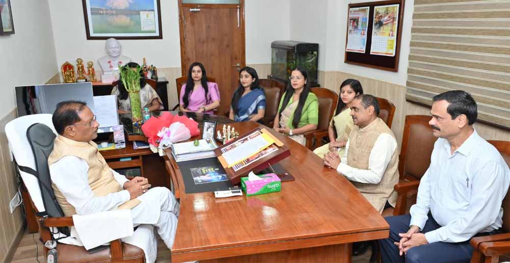 जनता की समस्याएँ हल करने में अधिकारियों की अहम भूमिका : साय जनता की समस्याएँ हल करने में अधिकारियों की अहम भूमिका : साय