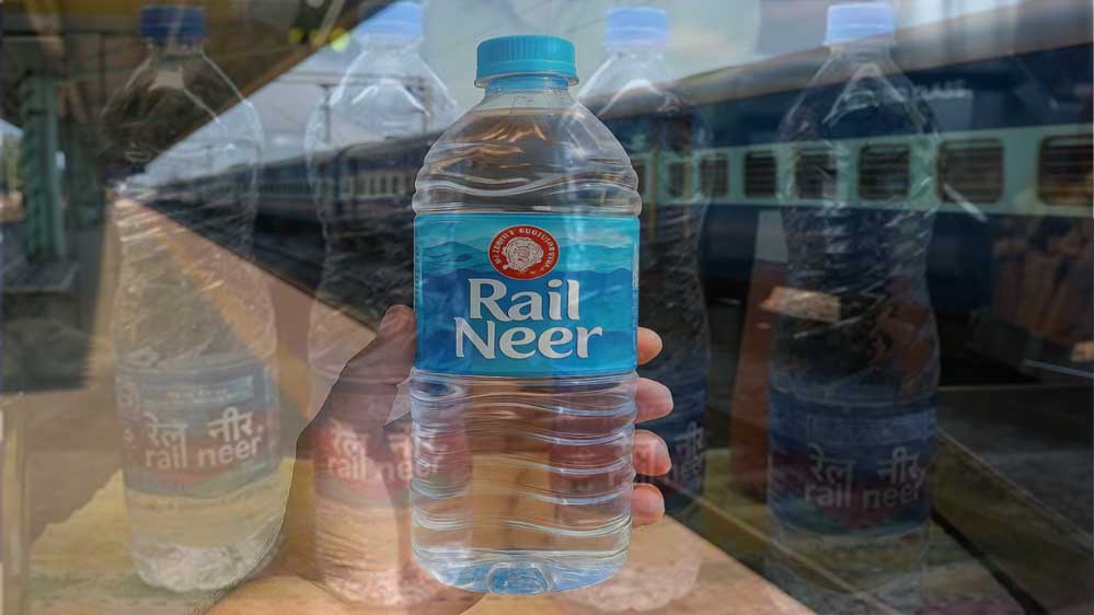 रेल यात्रियों के लिए खुशखबरी: अब सस्ता मिलेगा ‘रेल नीर’, जानें नई कीमत रेल यात्रियों के लिए खुशखबरी: अब सस्ता मिलेगा ‘रेल नीर’, जानें नई कीमत