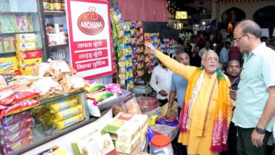 राज्य में जीएसटी दरों में राहत का असर जानने बाजार पहुँचे सुरेश कुमार खन्ना, व्यापारियों से की चर्चा