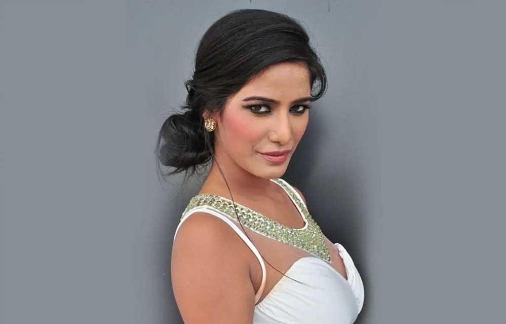 रामलीला में नहीं दिखेंगी पूनम पांडे, लवकुश कमेटी ने मंदोदरी का रोल वापस लिया