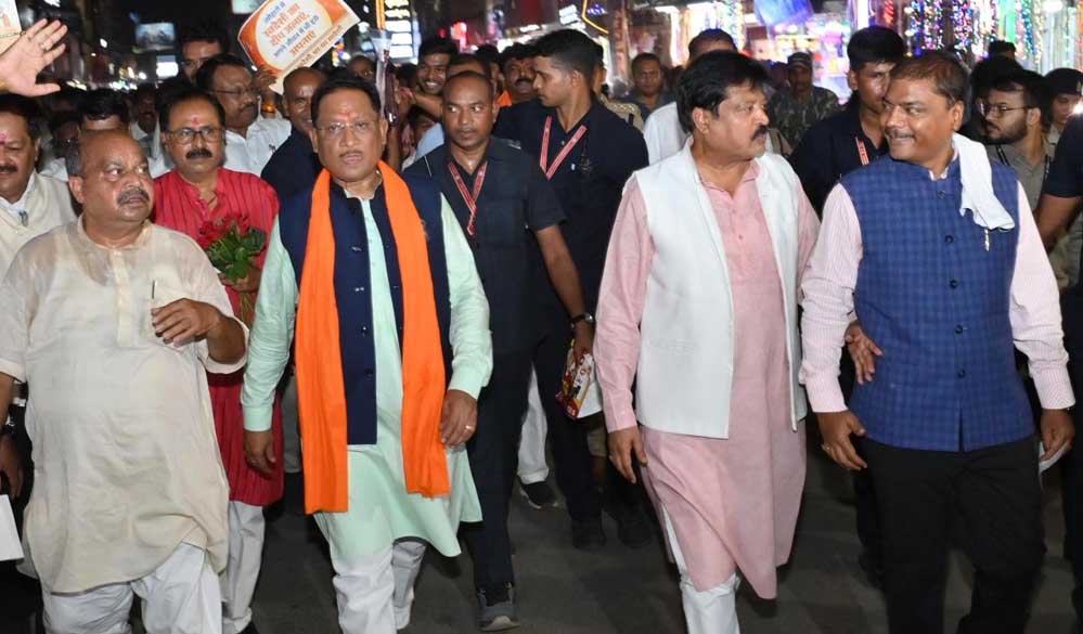 रायपुर : जीएसटी बचत उत्सव का जायजा लेने बाजार पहुंचे मुख्यमंत्री  साय