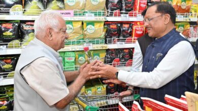 रायपुर : मुख्यमंत्री अचानक पहुंचे मार्ट,ग्राहकों से की मुलाकात,ग्राहक बोले जीएसटी रिफॉर्म्स, बचत क्रांति