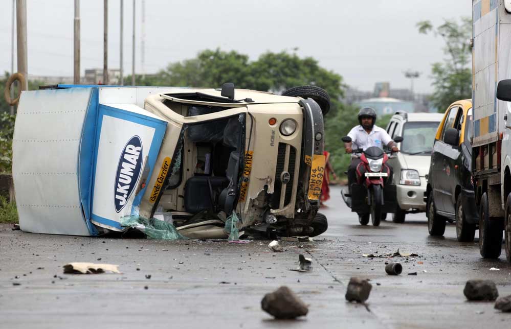 MP में सड़क हादसे बन रहे जानलेवा, 2024 में 14,791 मौतें; 75% मामलों में तेज रफ्तार जिम्मेदार MP में सड़क हादसे बन रहे जानलेवा, 2024 में 14,791 मौतें; 75% मामलों में तेज रफ्तार जिम्मेदार