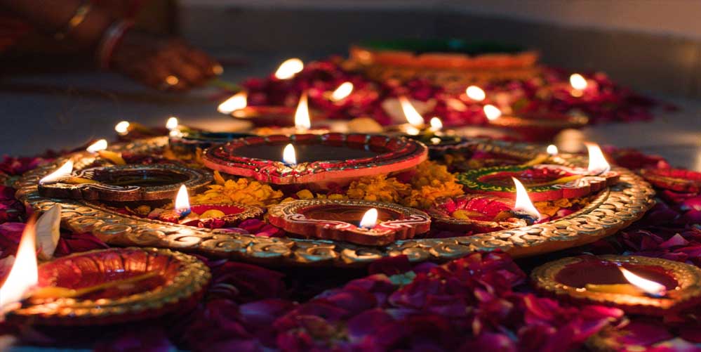 इस बार दिवाली 20 या 21 अक्टूबर? पंचांग में उलझन, विद्वानों ने पूजा के लिए 20 तारीख को बताया उपयुक्त