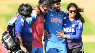 वर्ल्ड कप से पहले बड़ा झटका: टीम इंडिया की स्टार तेज गेंदबाज अरुंधति रेड्डी घायल, व्हीलचेयर पर बाहर गईं