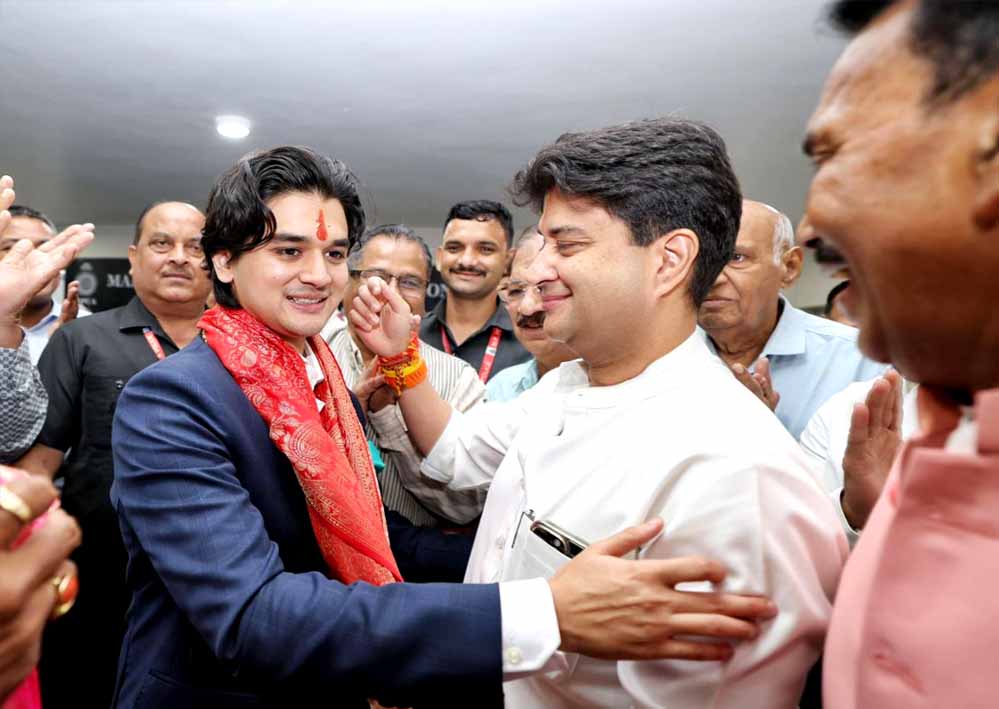 29 साल की उम्र में महाआर्यमन सिंधिया बने MPCA के निर्विरोध अध्यक्ष 29 साल की उम्र में महाआर्यमन सिंधिया बने MPCA के निर्विरोध अध्यक्ष