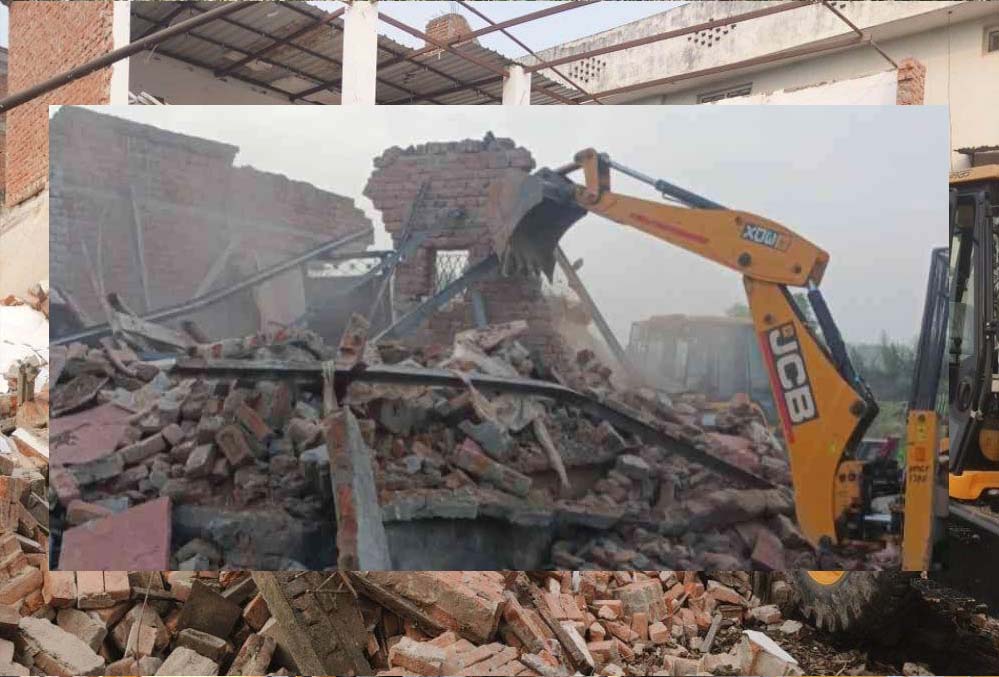 बरेली बवाल के बाद प्रशासन ने कसी कमर, IMC प्रवक्ता का ऑफिस और 74 दुकानें सील, बुलडोजर की तैया बरेली बवाल के बाद प्रशासन ने कसी कमर, IMC प्रवक्ता का ऑफिस और 74 दुकानें सील, बुलडोजर की तैया