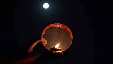 करवा चौथ 2025: तिथि, पूजा का मुहूर्त और चांद निकलने का समय