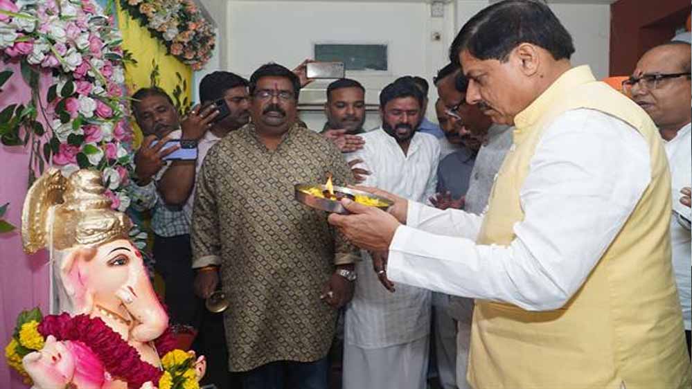 मुख्यमंत्री डॉ. यादव उज्जैन प्रेस क्लब में भगवान गणेश की आरती में हुए शामिल