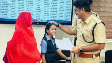 उज्जैन में 8 साल की बच्ची बनी पुलिसकर्मी, SP ने थमाया नियुक्ति पत्र