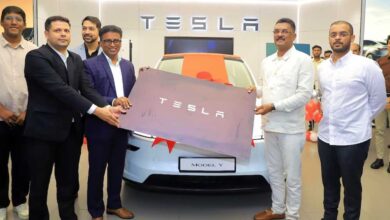 भारत में पहली TESLA डिलीवरी, मंत्री प्रताप सरनाईक ने ली चाबी, पोते को देंगे गिफ्ट