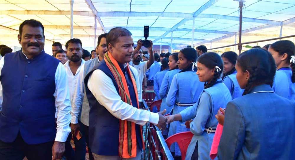 रायपुर : वनमंत्री कश्यप ‘मेरा लक्ष्य मेरा अभियान’ कार्यक्रम में हुए शामिल रायपुर : वनमंत्री कश्यप ‘मेरा लक्ष्य मेरा अभियान’ कार्यक्रम में हुए शामिल