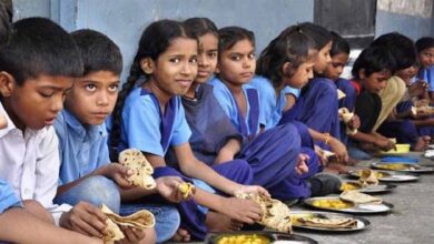 स्कूल के मध्याह्न भोजन में कीड़े, बच्चों की सुरक्षा पर सवाल – प्रिंसिपल को मिला नोटिस स्कूल के मध्याह्न भोजन में कीड़े, बच्चों की सुरक्षा पर सवाल – प्रिंसिपल को मिला नोटिस