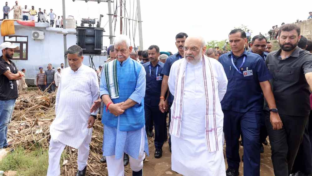 जम्मू-कश्मीर बाढ़ प्रभावित क्षेत्रों का दौरा, अमित शाह ने दिया राहत का भरोसा