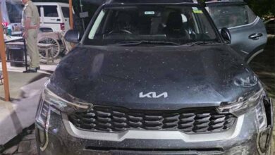 लखनऊ में आबकारी विभाग की बड़ी कार्रवाई, KIA सोनट से 473 बोतल अवैध विदेशी शराब बरामद