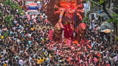 मुंबई गणपति विसर्जन में हादसा: मूर्ति से टकराया बिजली का तार, 1 की मौत, 5 घायल मुंबई गणपति विसर्जन में हादसा: मूर्ति से टकराया बिजली का तार, 1 की मौत, 5 घायल