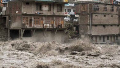 हिमाचल में रेड अलर्ट: 1,300 से ज्यादा सड़कें बंद, 2 हजार वाहन फंसे, रेल सेवा ठप