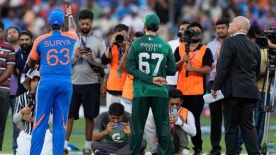 इंडिया-पाक मैच में कप्तानों ने नहीं मिलाई हाथ, टॉस से सिर्फ 4 मिनट पहले हुई खुलासा