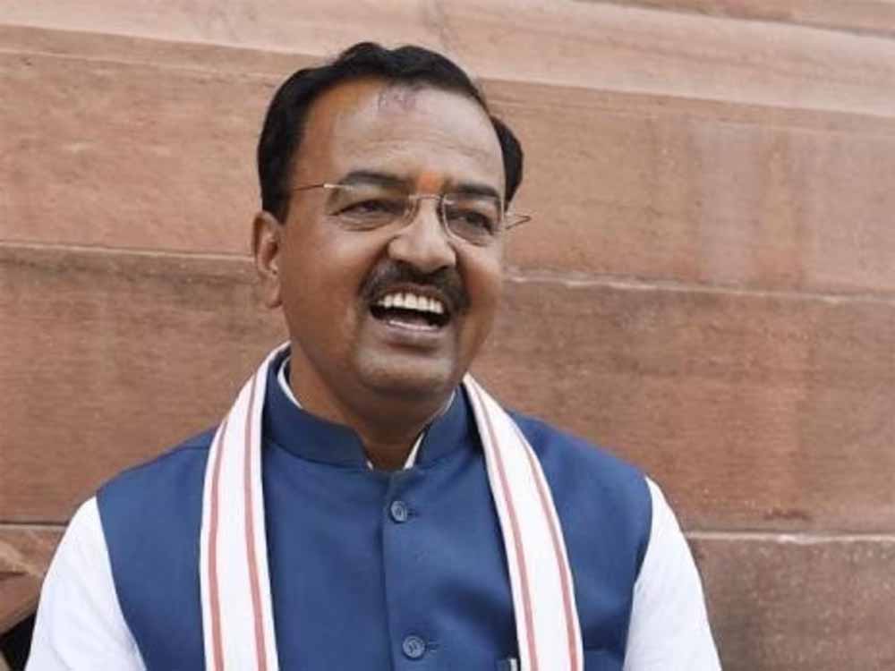 राहुल गांधी के रायबरेली दौरे पर केशव मौर्य का तंज: बोले, छोटा-मोटा पटाखा ही देना चाहिए था