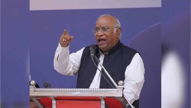 कांग्रेस पर खरगे का सख्त संदेश: काम नहीं करने वालों को तुरंत पार्टी से बाहर निकालो