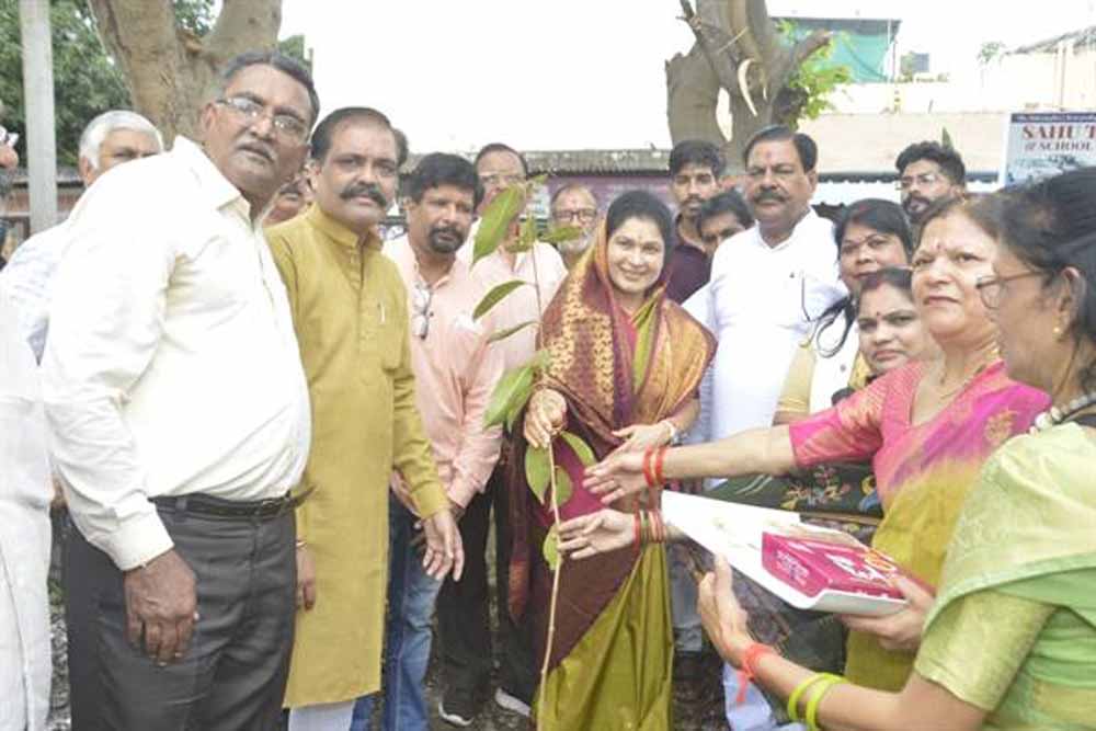 राज्यमंत्री श्रीमती गौर बोलीं – प्रधानमंत्री मोदी ने राष्ट्रसेवा से बढ़ाया भारत का गौरव