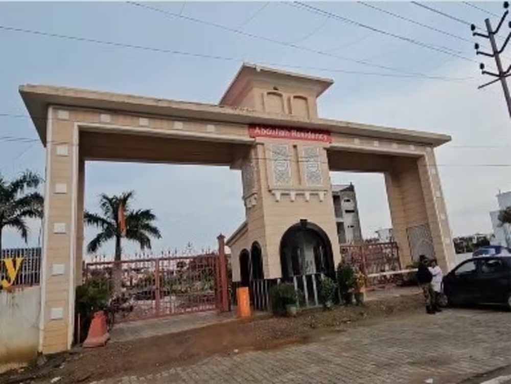 मेरठ की अब्दुल्ला रेजीडेंसी विवाद: हिन्दुओं की एंट्री पर रोक, मंत्री बोले- तुरंत जांच होगी