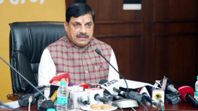 मोहन सरकार का सख्त फरमान: झूठी शिकायत करने वालों की होगी ब्लैकलिस्टिंग मोहन सरकार का सख्त फरमान: झूठी शिकायत करने वालों की होगी ब्लैकलिस्टिंग