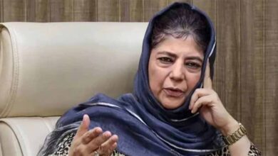 BJP नेता का कड़ा बयान: ‘यासीन मलिक पर महबूबा मुफ्ती का दावा बेबुनियाद, कानून अपना काम करेगा’ BJP नेता का कड़ा बयान: ‘यासीन मलिक पर महबूबा मुफ्ती का दावा बेबुनियाद, कानून अपना काम करेगा’