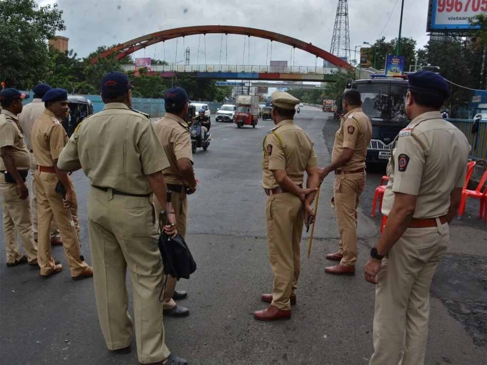 मुंबई में सुरक्षा अलर्ट: लश्कर-ए-जिहादी की 34 बम धमकियों के बाद शहर में हाई अलर्ट