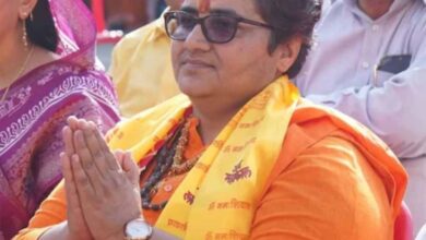 साध्वी प्रज्ञा ठाकुर का विवादित बयान: मंदिर के पास गैर‑हिंदुओं से प्रसाद बेचे तो ‘ठुकाई’ की अपील