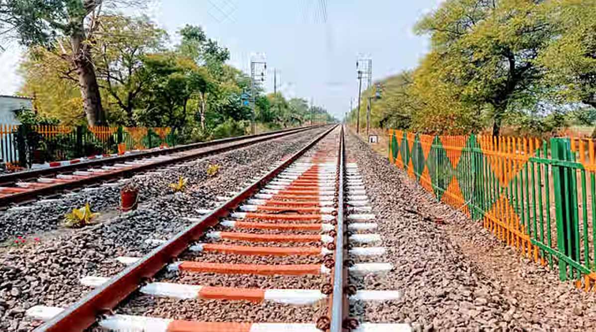 इंदौर-मनमाड़ रेल प्रोजेक्ट में तेजी: अगले महीने शुरू होगा जमीनी सर्वे, महू के 18 गांव होंगे शामिल इंदौर-मनमाड़ रेल प्रोजेक्ट में तेजी: अगले महीने शुरू होगा जमीनी सर्वे, महू के 18 गांव होंगे शामिल