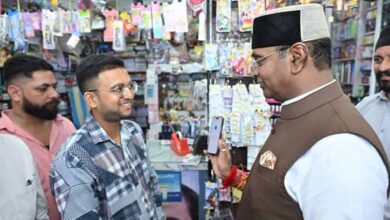 प्रधानमंत्री मोदी के आहवान पर दुकानदारों ने शुरू किया स्वदेशी जागरण अभियान प्रधानमंत्री मोदी के आहवान पर दुकानदारों ने शुरू किया स्वदेशी जागरण अभियान