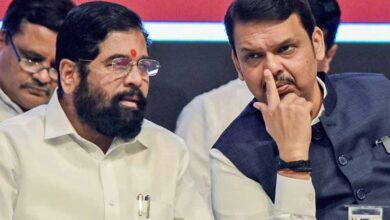 मुंबई में प्रदर्शन प्रतिबंध को लेकर शिवसेना का हाईवोल्ट ड्रामा, MP ने CM फडणवीस को लिखा पत्र