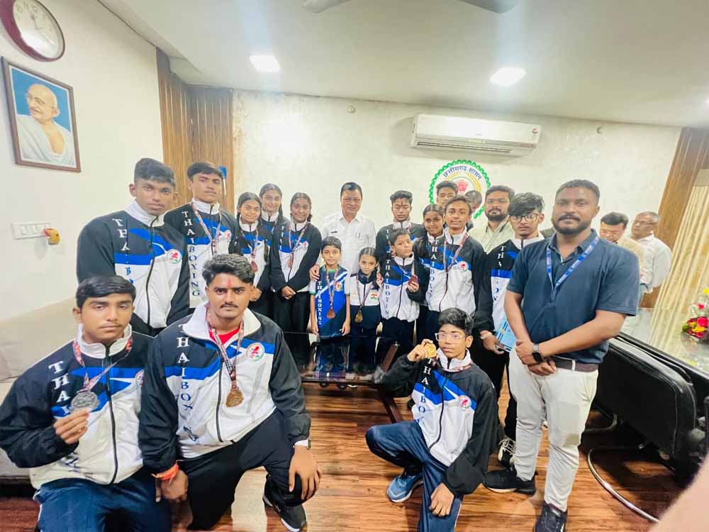 थाईबॉक्सिंग राष्ट्रीय स्पर्घा विजेता खिलाड़ियों को मंत्री लखन लाल देवांगन जी ने दिये आशीर्वाद