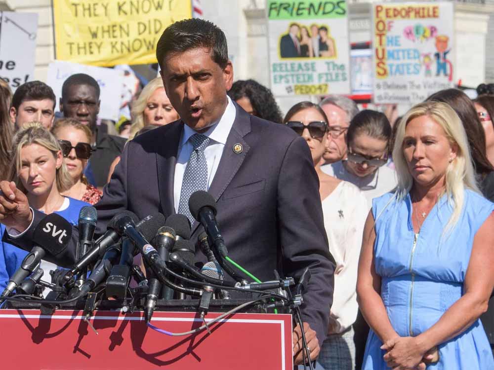 भारतीय की हत्या से अमेरिकी सांसद आक्रोशित, सवाल उठाया– इतना खतरनाक अपराधी खुला कैसे घूम रहा था? भारतीय की हत्या से अमेरिकी सांसद आक्रोशित, सवाल उठाया– इतना खतरनाक अपराधी खुला कैसे घूम रहा था?