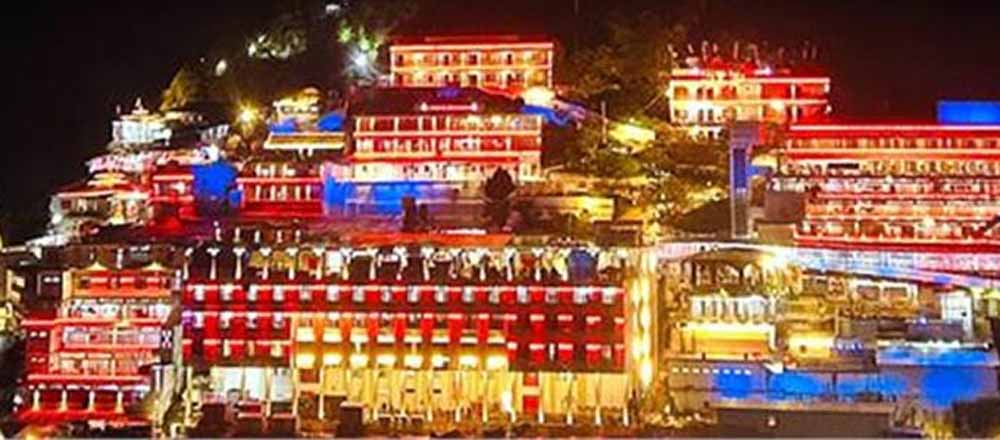 नवरात्रि 2025: माता वैष्णो देवी भवन में भव्य सजावट, श्रद्धालुओं के लिए विशेष सुविधाएं तैयार