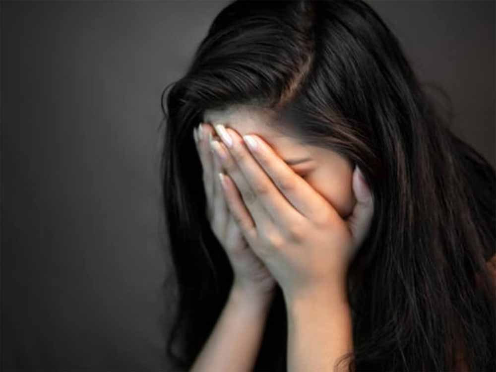 गहने और पासपोर्ट लेकर NRI पति फरार, हैदराबाद की महिला ने सरकार से लगाई मदद की गुहार