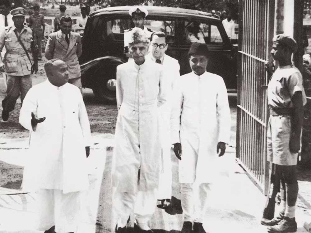 मोहम्मद अली जिन्ना के आखिरी दिन: चेहरे पर मक्खियां, खराब एंबुलेंस और दर्दनाक सफर मोहम्मद अली जिन्ना के आखिरी दिन: चेहरे पर मक्खियां, खराब एंबुलेंस और दर्दनाक सफर