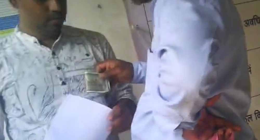 किसानों की जेब पर कम्प्यूटर ऑपरेटर की नजर: पीएम सम्मान निधि के नाम पर वसूली किसानों की जेब पर कम्प्यूटर ऑपरेटर की नजर: पीएम सम्मान निधि के नाम पर वसूली