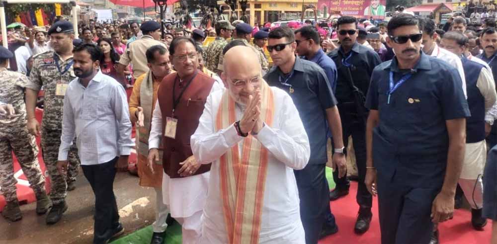 केंद्रीय गृहमंत्री अमित शाह बस्तर पहुंचे, मुरिया दरबार में मांझी-मुखियाओं से की बातचीत